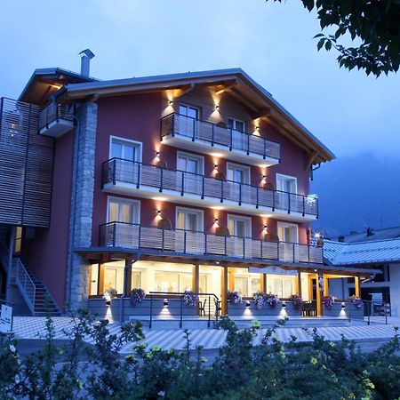 Hotel Gran Vacanze Rooms & Apartments Dimaro Bagian luar foto