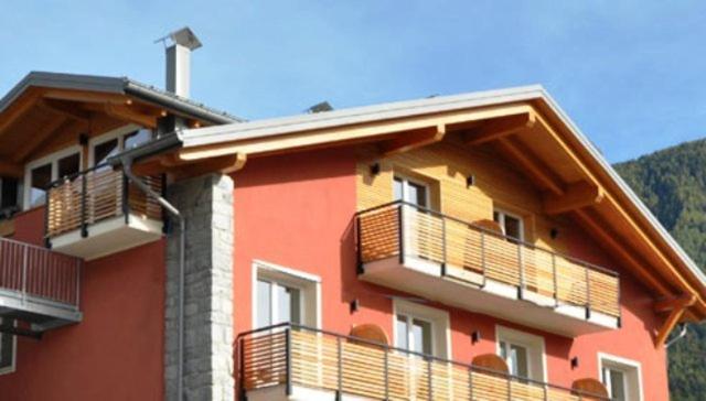 Hotel Gran Vacanze Rooms & Apartments Dimaro Bagian luar foto