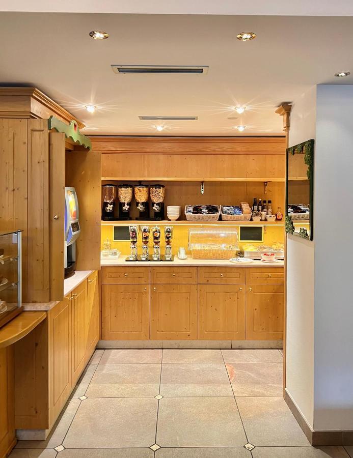 Hotel Gran Vacanze Rooms & Apartments Dimaro Bagian luar foto