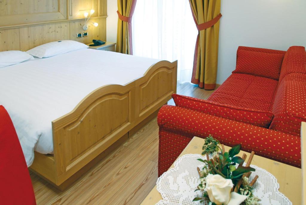 Hotel Gran Vacanze Rooms & Apartments Dimaro Bagian luar foto