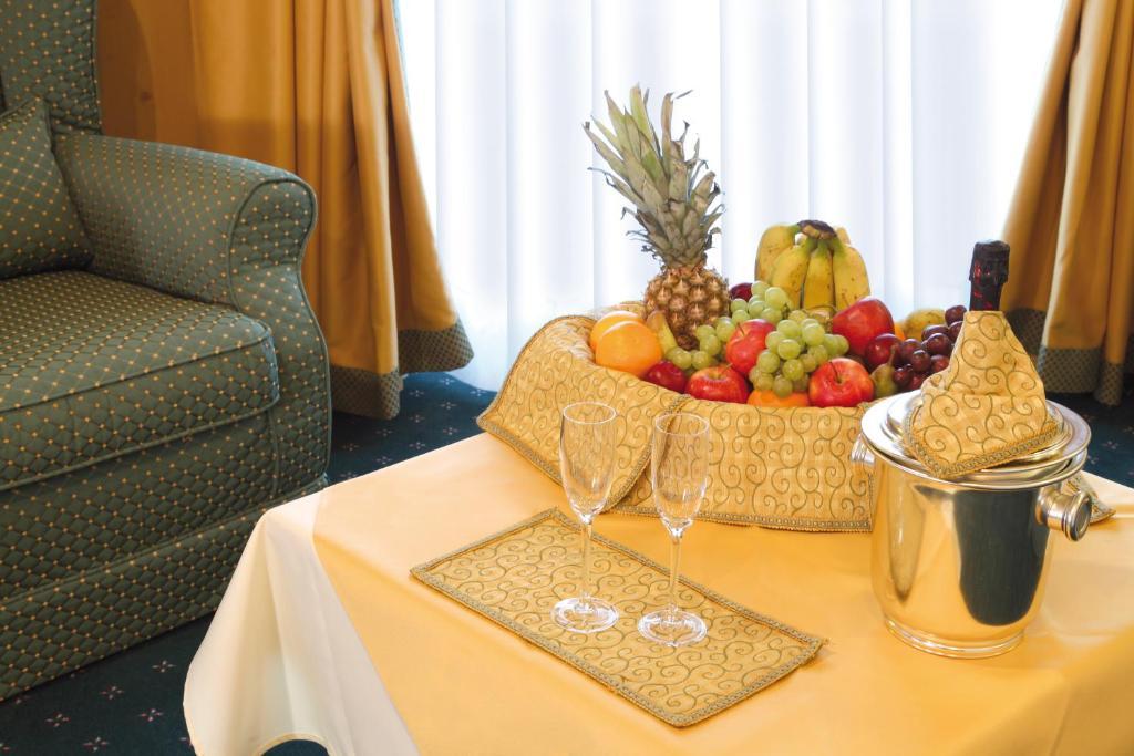Hotel Gran Vacanze Rooms & Apartments Dimaro Bagian luar foto