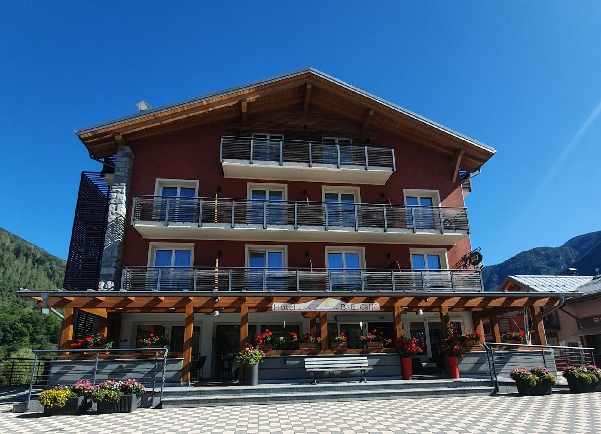 Hotel Gran Vacanze Rooms & Apartments Dimaro Bagian luar foto