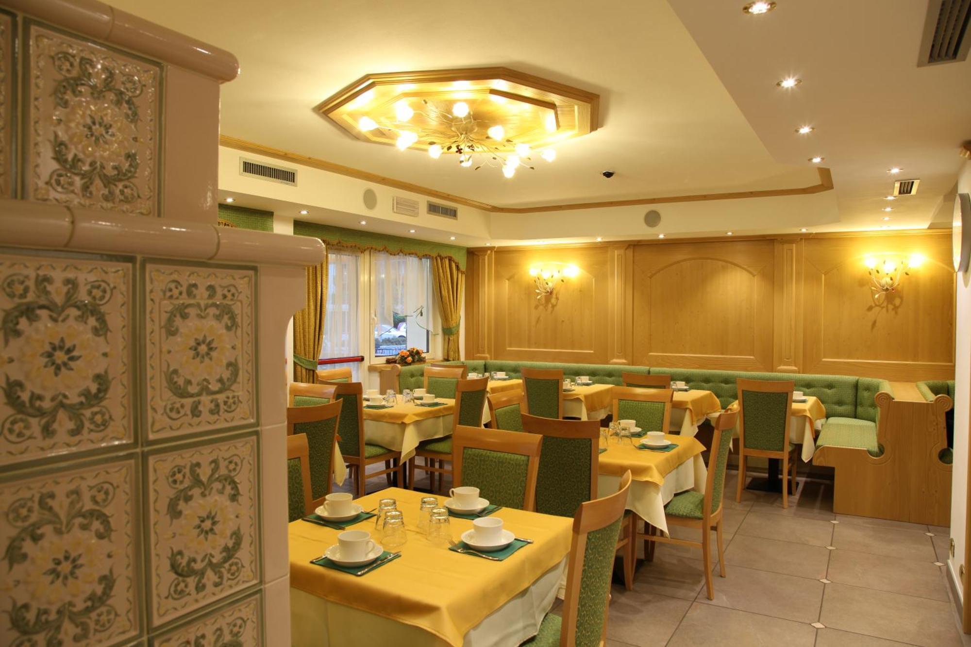 Hotel Gran Vacanze Rooms & Apartments Dimaro Bagian luar foto