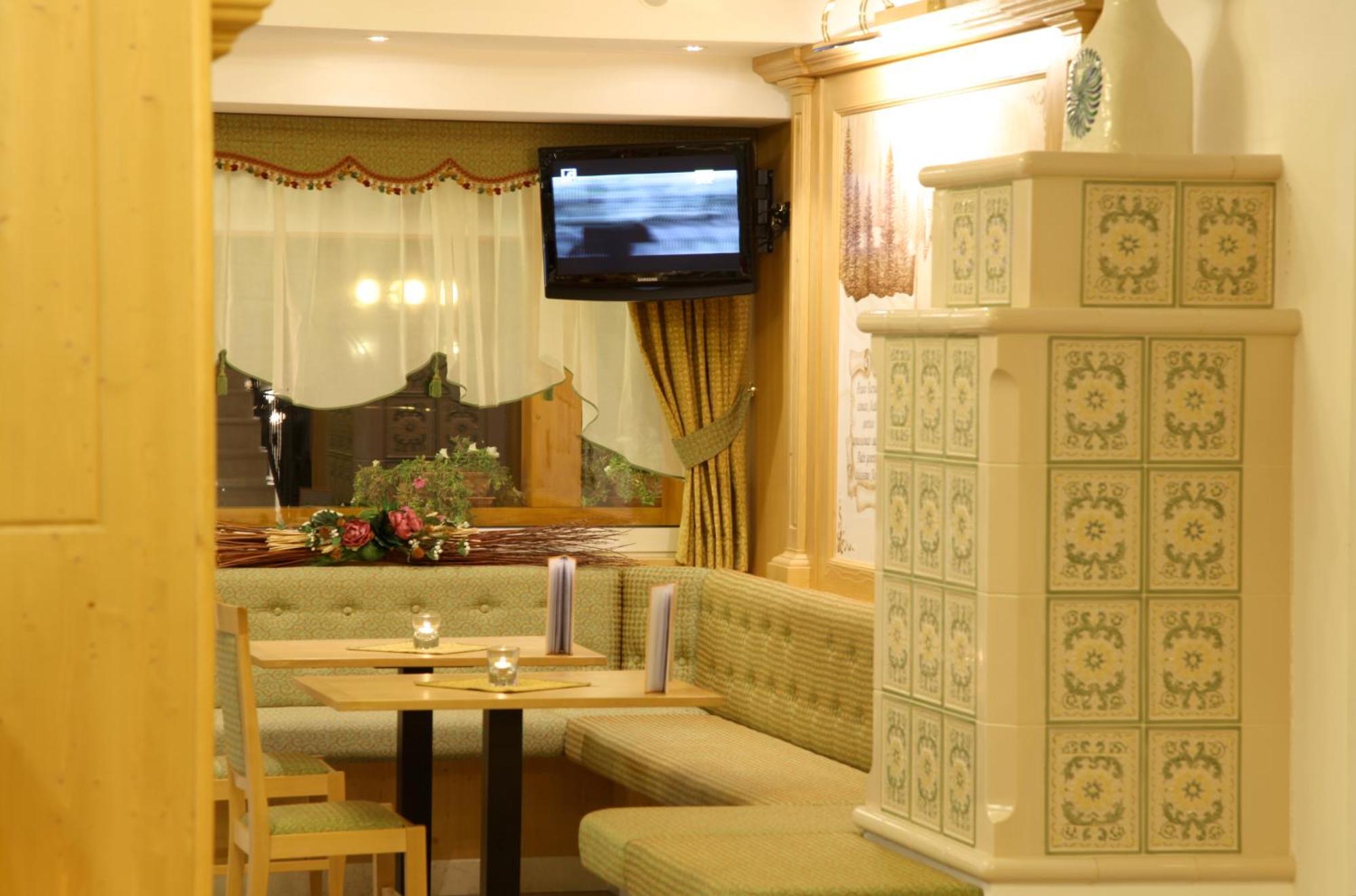 Hotel Gran Vacanze Rooms & Apartments Dimaro Bagian luar foto