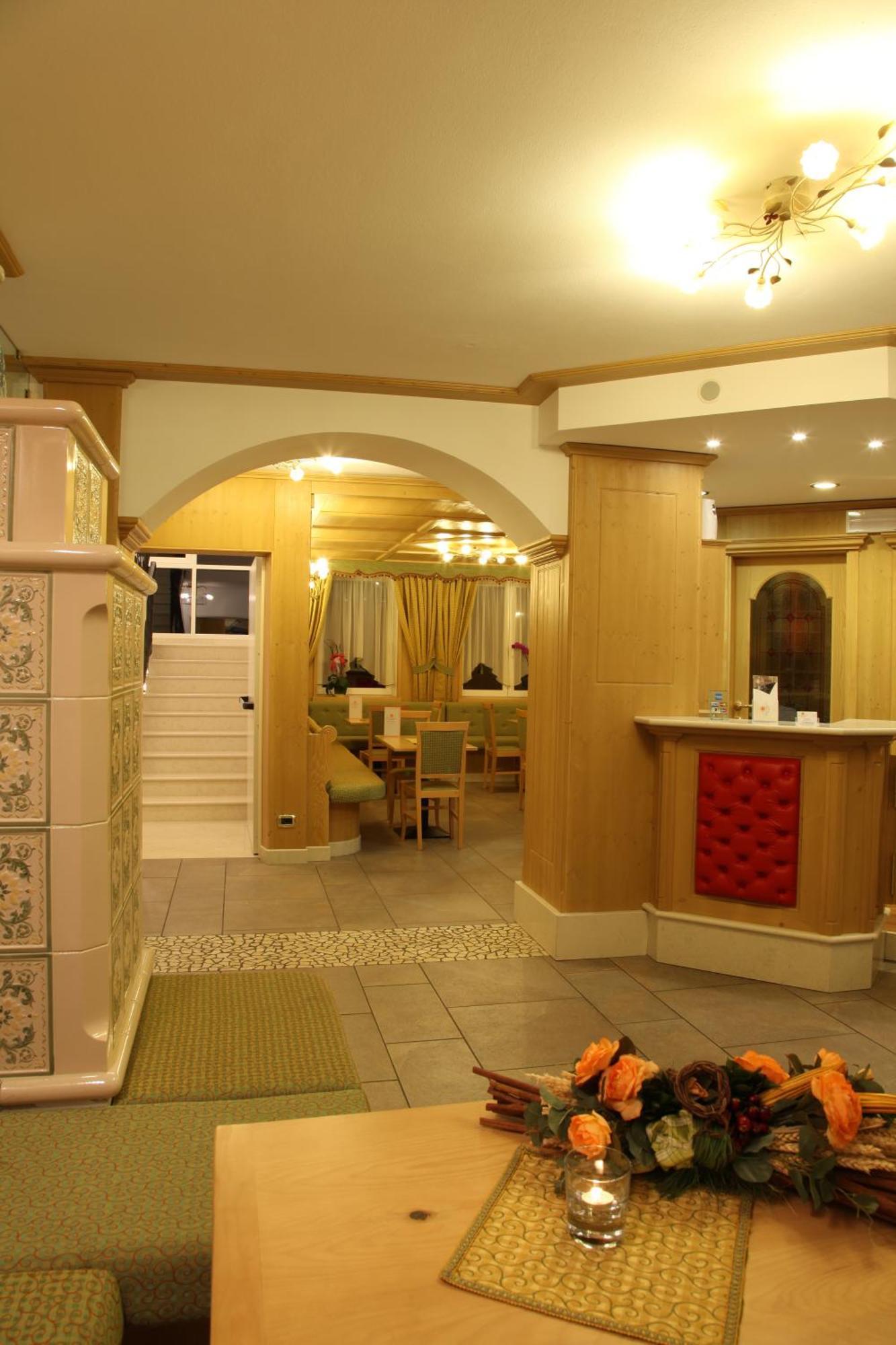 Hotel Gran Vacanze Rooms & Apartments Dimaro Bagian luar foto