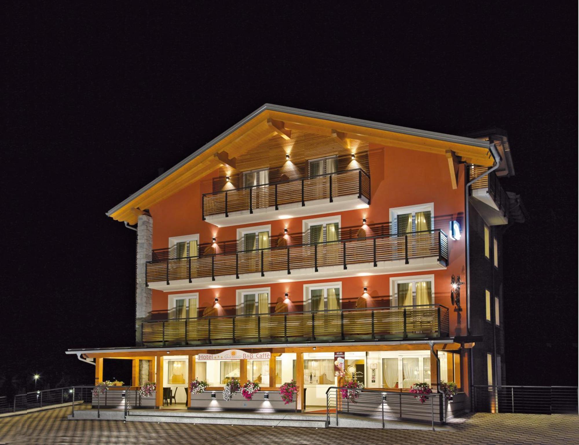 Hotel Gran Vacanze Rooms & Apartments Dimaro Bagian luar foto