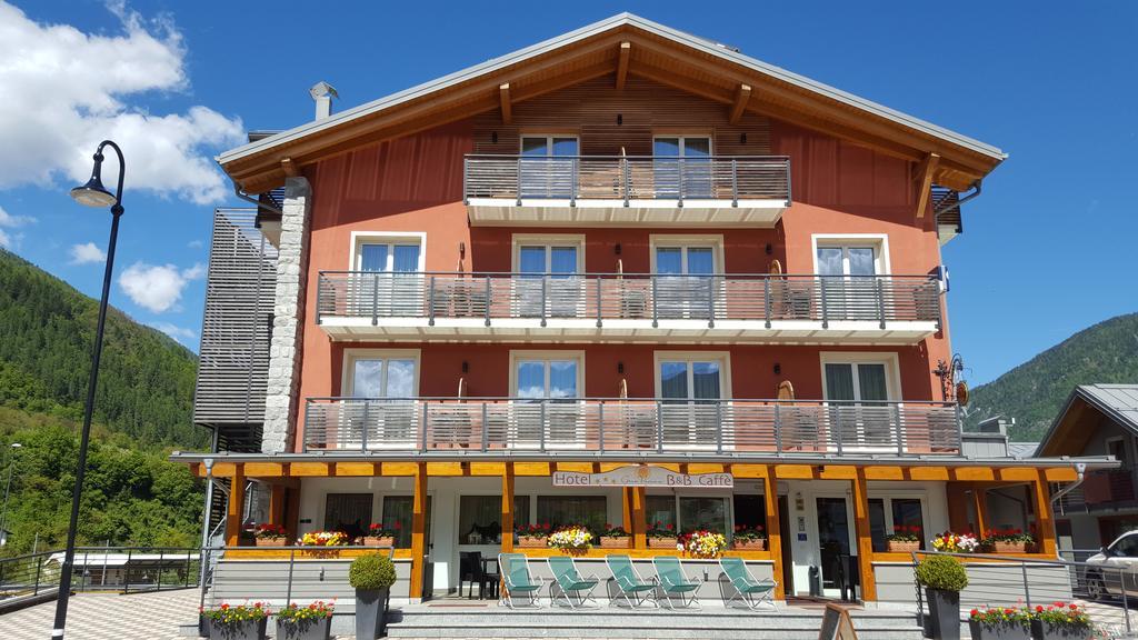 Hotel Gran Vacanze Rooms & Apartments Dimaro Bagian luar foto