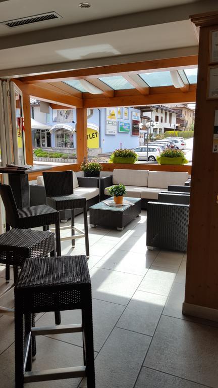 Hotel Gran Vacanze Rooms & Apartments Dimaro Bagian luar foto
