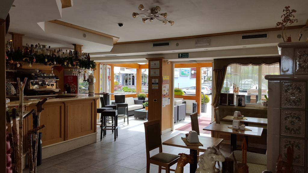 Hotel Gran Vacanze Rooms & Apartments Dimaro Bagian luar foto