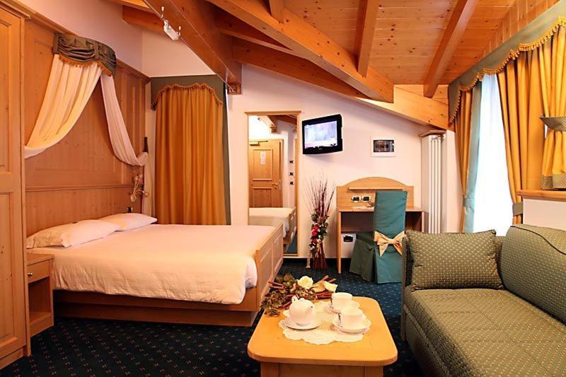 Hotel Gran Vacanze Rooms & Apartments Dimaro Ruang foto
